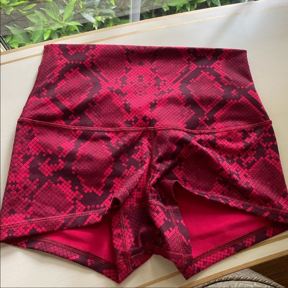lululemon  4" short